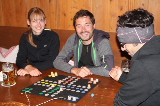 Geselliges Beisammensein nach dem Abendessen.