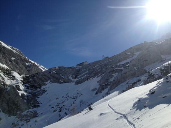 Hüttenzustieg im Frühjahr