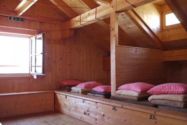 Übernachtung am Lager (alternativ stehen auch Zimmer zur Verfügung)