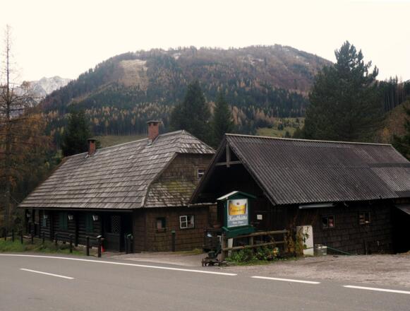 Karlhütte 890m an der Paßstraße