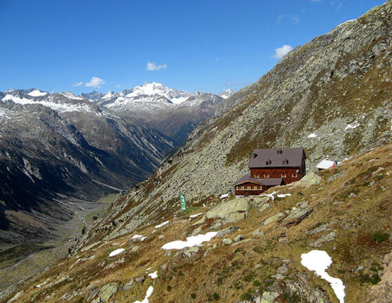 Warnsdorfer Hütte -  (2.324 m) gemütliche Einkehrmöglichkeit
