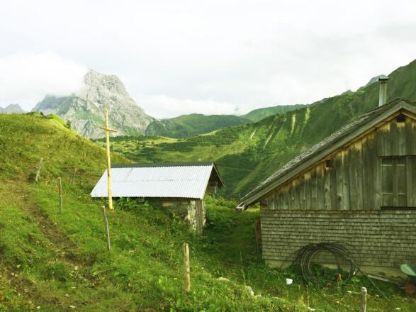Derrenalpe mit Blick auf Widderstein