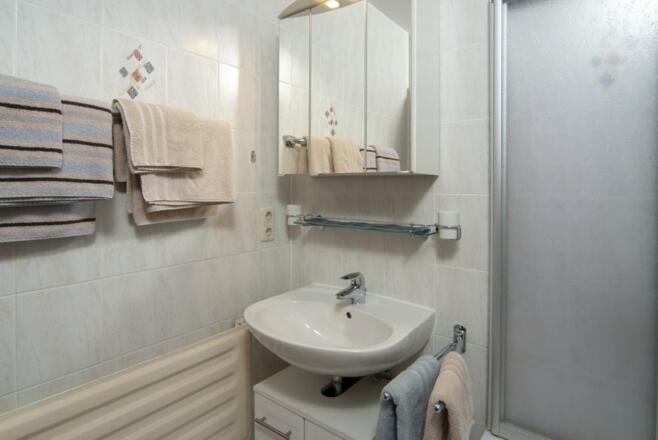 k-15024_fewo2_0999-bad_jtanner