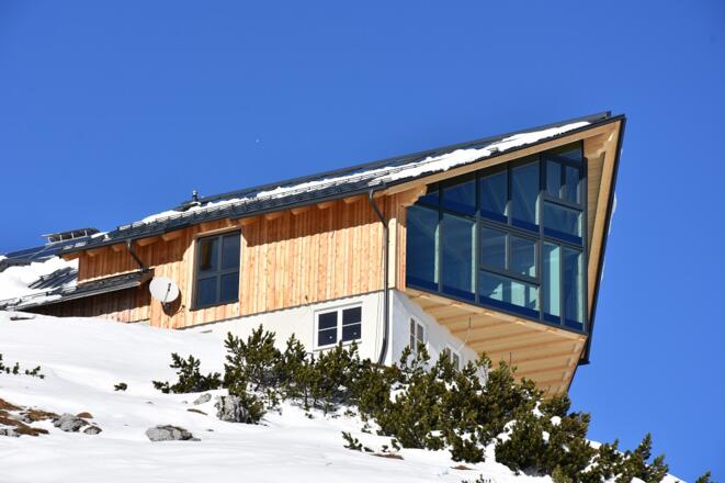 Ansicht der Lodge im Winter