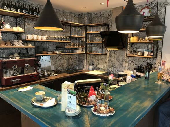 Die Theke im CafeLaden in Bad Goisern am Hallstättersee