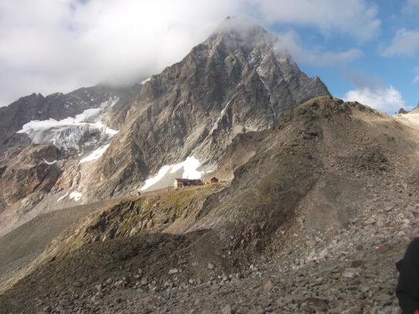 Kaunergrathütte mit Watzespitze
