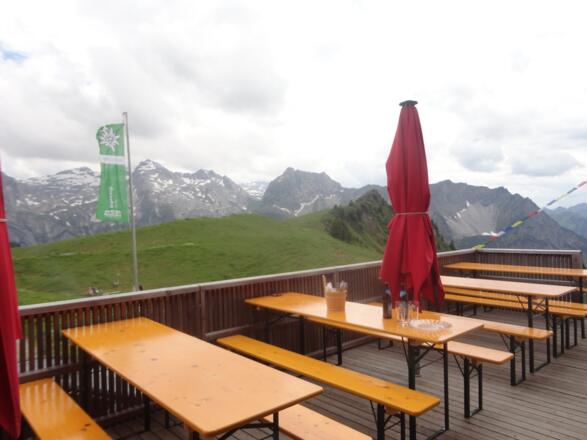 Terrasse mit Blick zum Feuerstein