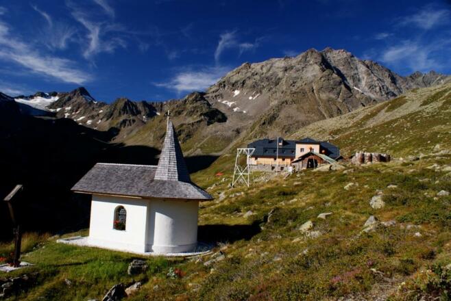 Blick von der Kapelle über das Westfalenhaus zum Hohen Seeblaskogl 