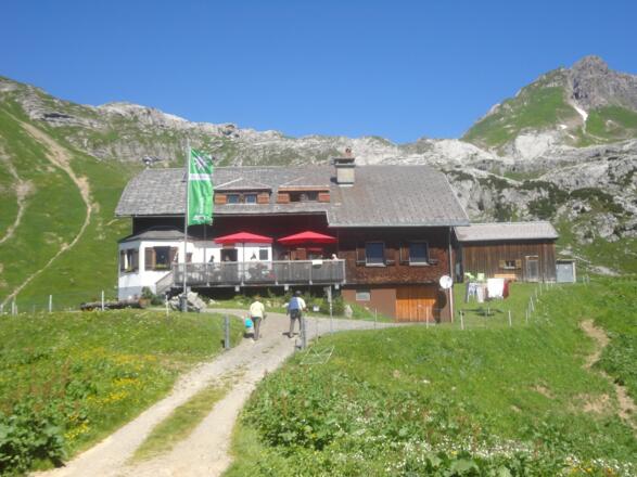 Hütte mit der Künzelspitze