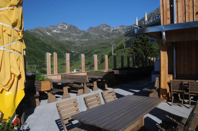 Sonnenterrasse mit Furgler-Blick