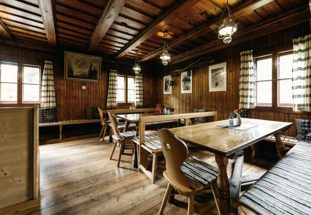 Die gemütliche Stube der Oberlandhütte