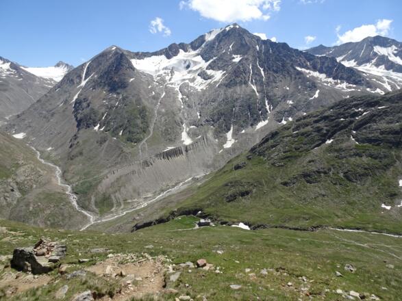Martin-Busch-Hütte beim Abstieg von der Kreuzspitze