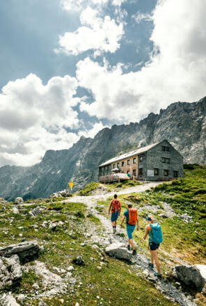 Die Lamsenjochhütte im Karwendel