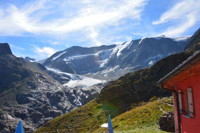 So schön ist es auf der Terrasse: Blick hinüber zum Taschachferner