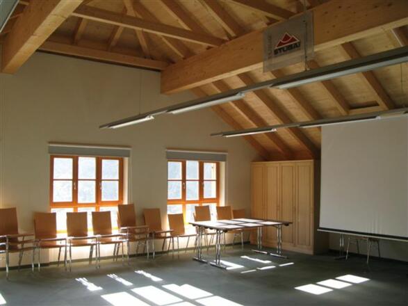 Der große Seminarraum im Taschachhaus - Platz für bis zuu 60 Personen, moderne Medienaustattung inklusive