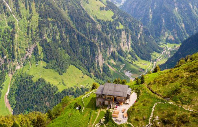 Die Gamshütte ist die Aussichtskanzel über dem Tal des Zemmbach und auf Ginzling