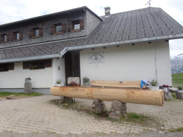 Hütte von der Nord- gleich Eingangsseite