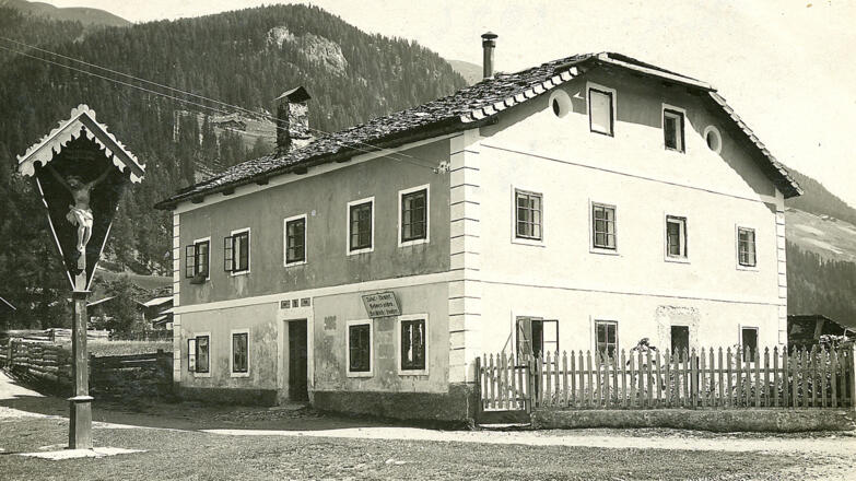 1926 erwarb die Sektion das alte Schmiedshaus und baute es zu einem gastlichen Heim aus