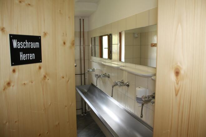 Waschräume und Duschen