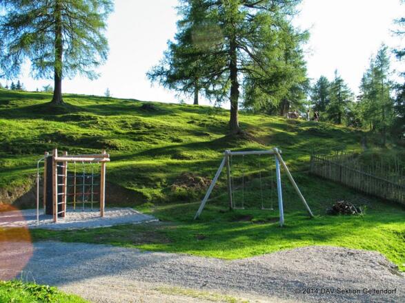 Spielplatz vor der Hütte