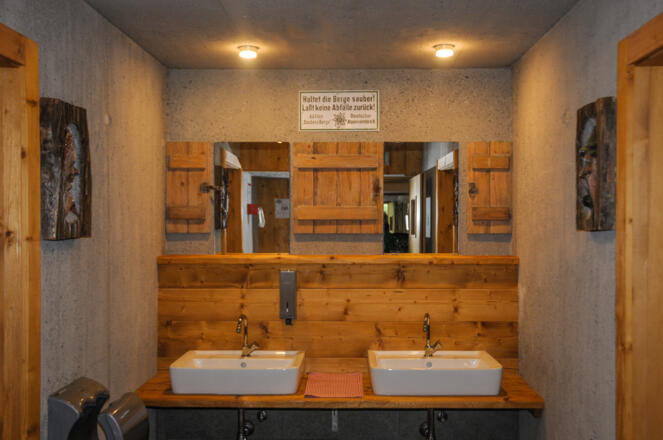 neue Toiletten im EG