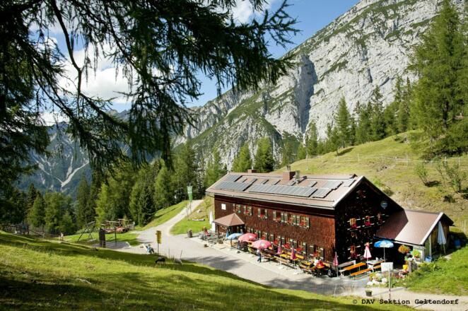 Neue Magdeburger Hütte (1633 m)