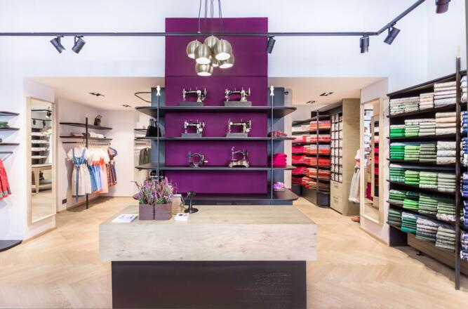 Schauer Tracht.Stoffe.Atelier Innenansicht