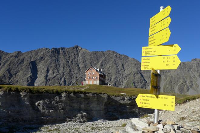Panargenkamm mit Alplesspitze und im Vordergrund die Neue Reichenberger Hütte