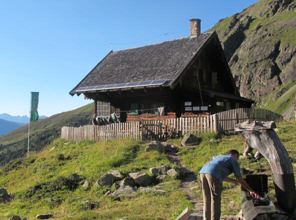 Anton-Renk-Hütte - mit Wasserstelle