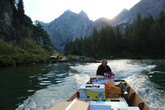 Hüttenversorgung im Morgengrauen