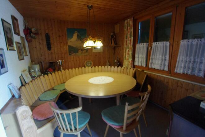 Der runde Tisch im Gastraum