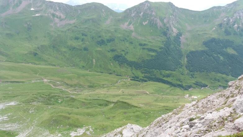 Blick von oben auf Prättigauer Höhenweg 72.