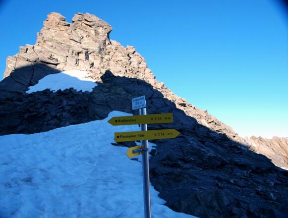 Wegweiser in der Zischgenscharte.