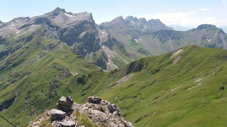 Blick vom Gorfion über den aufgelassenen Steig zur Pfälzerhütte.