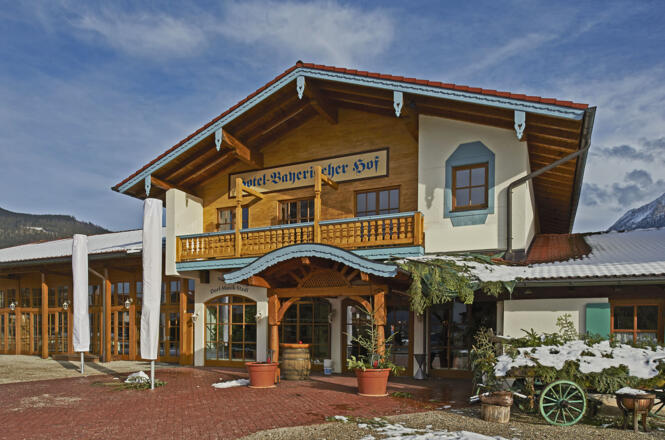 Hausansicht im Sommer