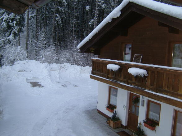 Hausansicht im Winter