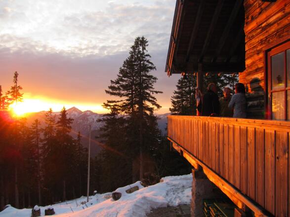 Sonnenuntergang auf der Hüttenterrasse