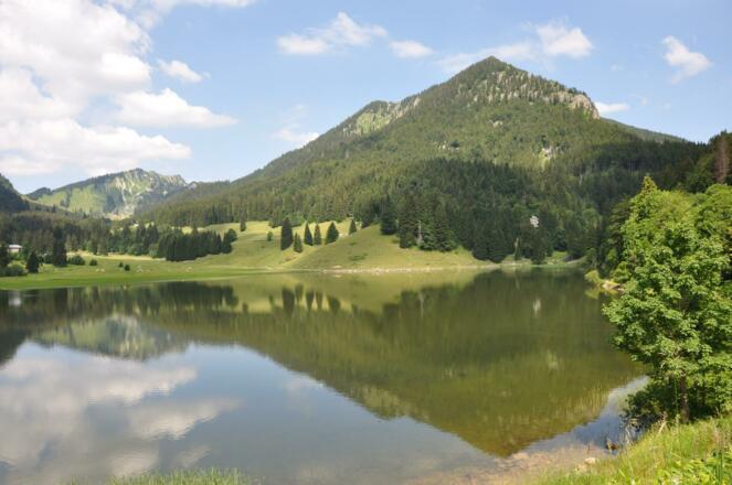 am malerisch schönen Spitzingsee gelegen