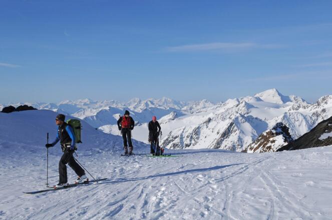 Brochkogeljoch, im Hintergrund Ortlergruppe und Weißkugel