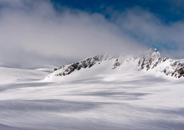 Blick vom Oberen Guslarjoch über den Kesselwandferner zum Brandenburger Haus