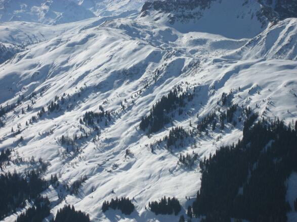 Leger-Hochalm im unteren Drittel des Bildes 