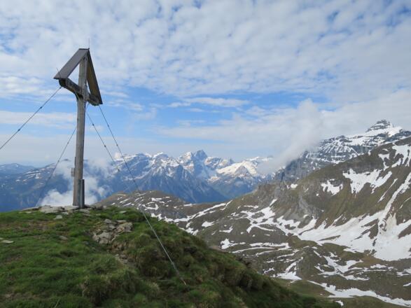 Der Gipfel im Hintergrund die Tribulaune.