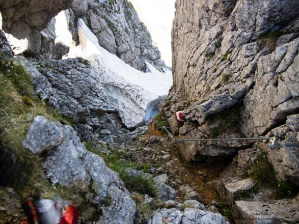 aus dem steilen Griesnerkar sind die letzten Meter seilversichert