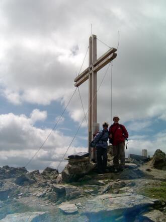 Am Gipfelkreuz des Deferregger Pfannhorns