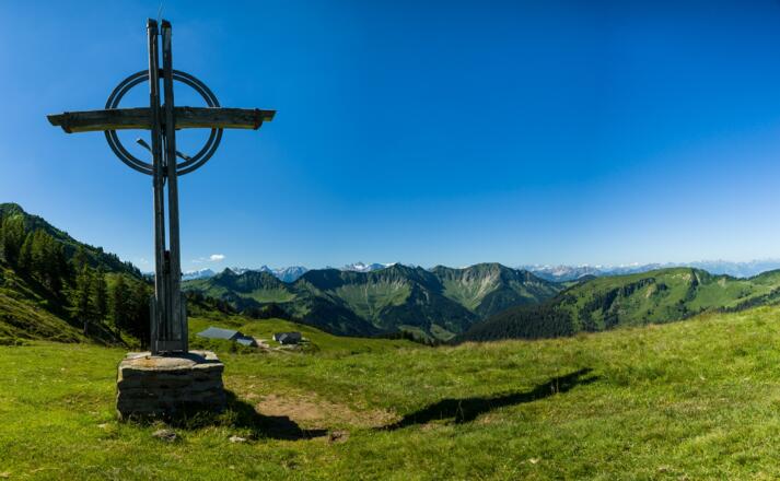 Gipfelkreuz bei der Gävisalpe, Laterns