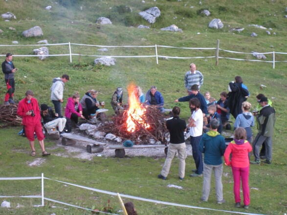im Sommer wird auf der Gjaidalm oft ein Lagerfeuer gemacht
