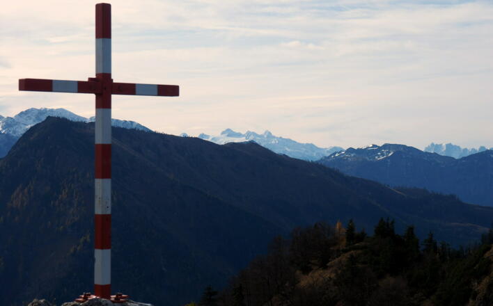 Gasslkogel-Kreuz 1411m  mit Dachstein