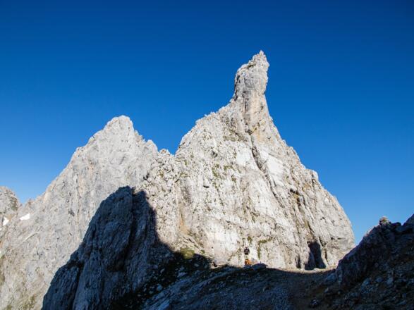 Kopftörl mit markanten, unbenannten Turm
