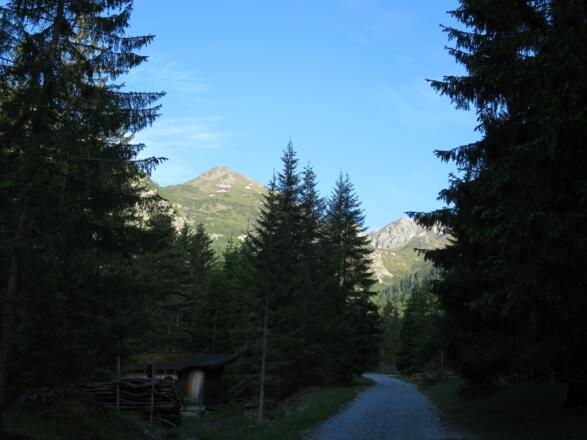 Nach kurzer Wanderzeit erblicken wir unser Tourenziel.