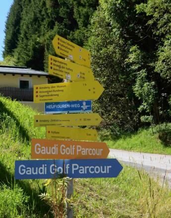 GaudiGolf besteht aus dem blauen und orangen Parcours